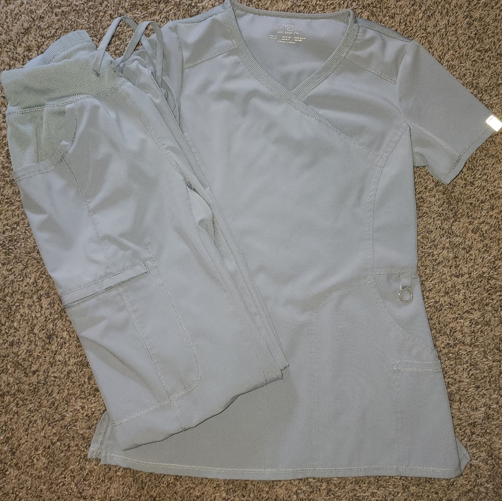 Cherokee Infinity scrub set